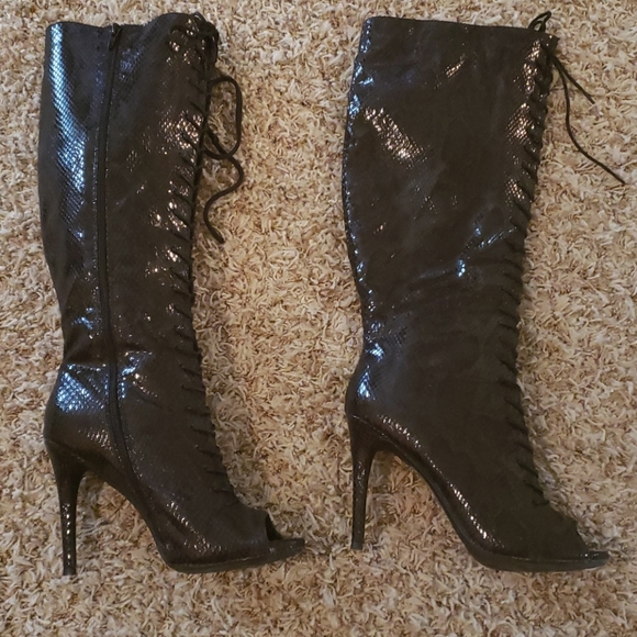 Peek Toe Lace up Snake skin boots - Picture 2 of 11
